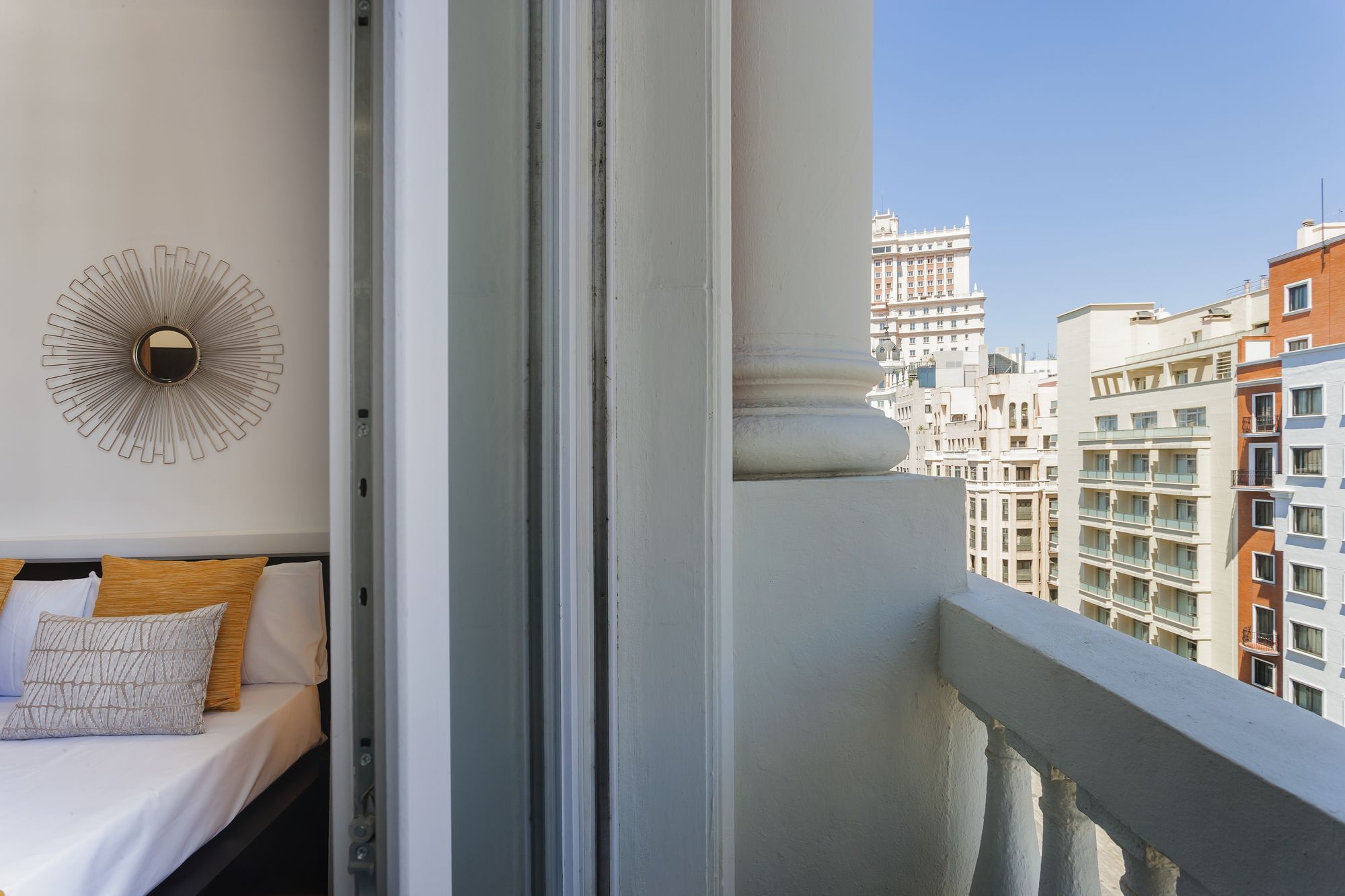 Dobo Rooms Gran Via Apartments Мадрид Екстер'єр фото